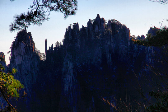 黄山远眺高山峡谷
