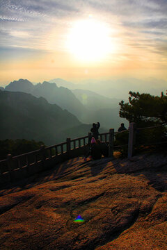黄山日落山峰奇峰