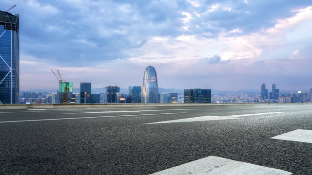 前进的道路与现代建筑