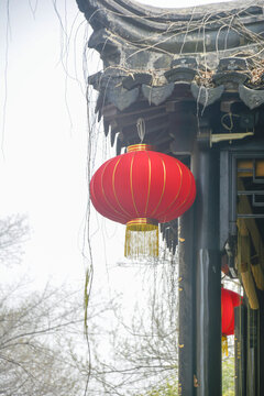 古建筑上红灯笼
