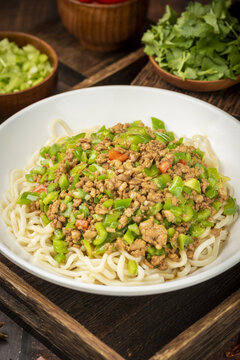 辣椒炒肉面