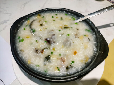 砂锅咸骨粥