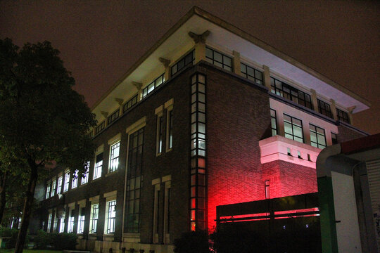 上海海洋大学临港校区夜色