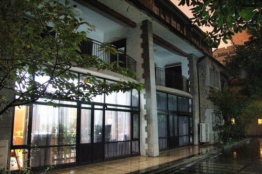 上海戏剧学院校园夜景