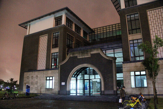 上海海洋大学夜景
