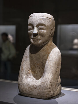 男女石侍俑