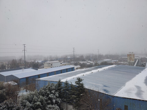 雪后工厂