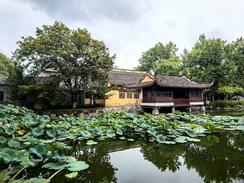 范蠡湖公园西施梳妆台