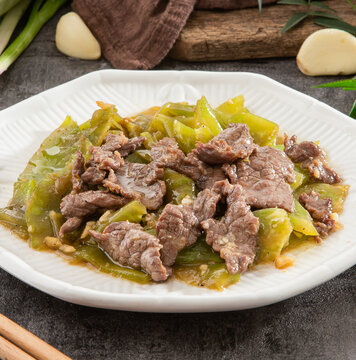 莴笋炒牛肉