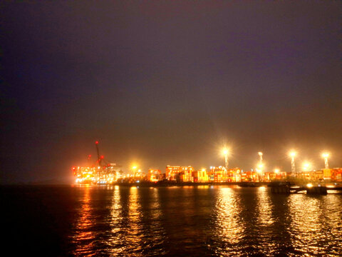 海边码头盐田港夜色夜景
