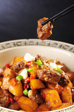 土豆烧排骨