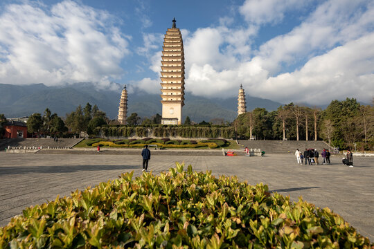 云南大理崇圣寺三塔风光