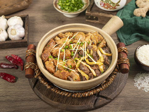 排骨牛肉煲仔饭