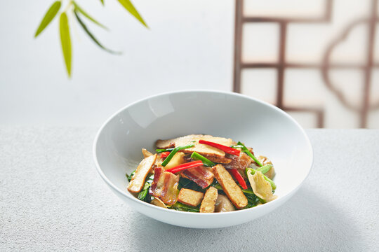 腊肉炒干子