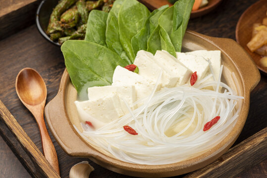 豆腐粉丝砂锅
