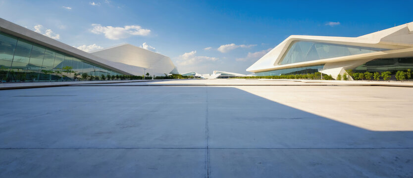 现代建筑空旷广场外景
