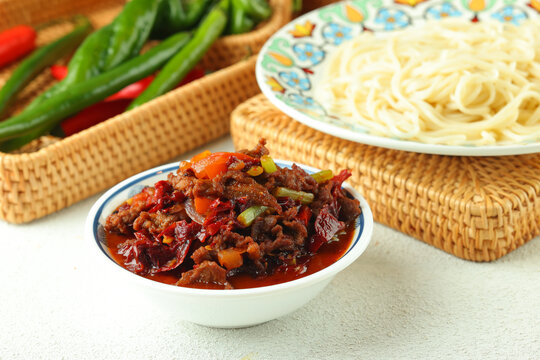 辣皮子肉拌面