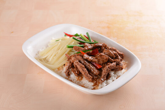 黑椒牛肉盖饭