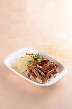黑椒牛肉盖饭