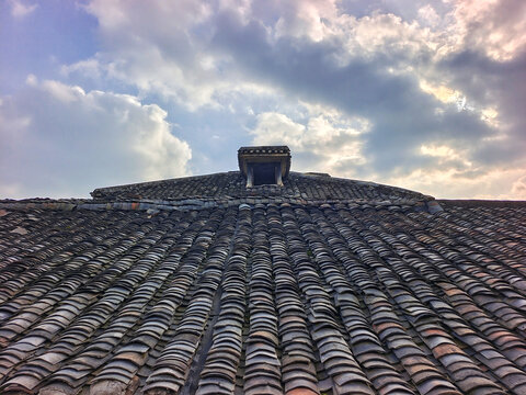 瓦顶云天
