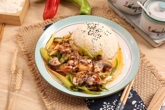 葱爆羊肉拌饭
