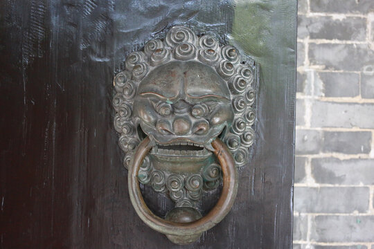铜兽首门环