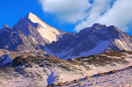 岷山主峰雪宝顶