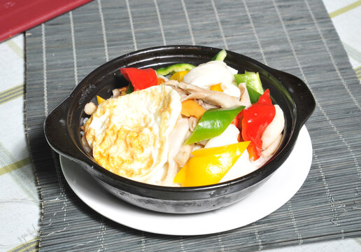 鸡肉煲仔饭