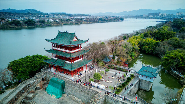 八镜台