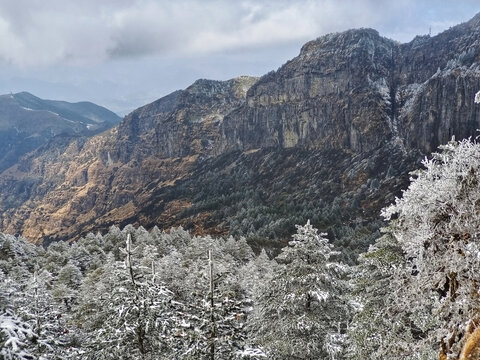 昆明轿子雪山反差