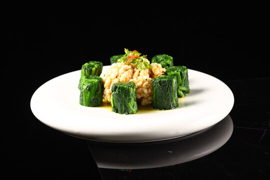 菠菜拌桃仁