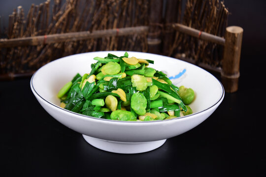 韭菜炒蚕豆