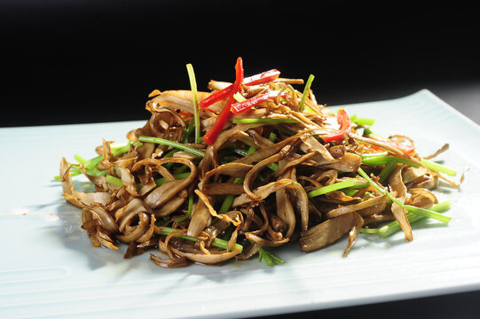 香菜梗炒茶树菇