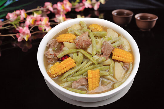 排骨玉米炖芸豆