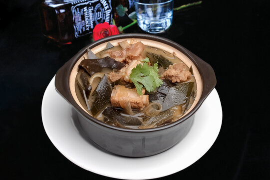 砂锅排骨海带根
