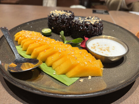 椰汁芒果糯米饭