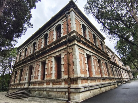 云南大学楼房转角