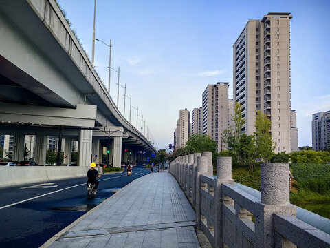 绕城快速路立交桥高架桥下