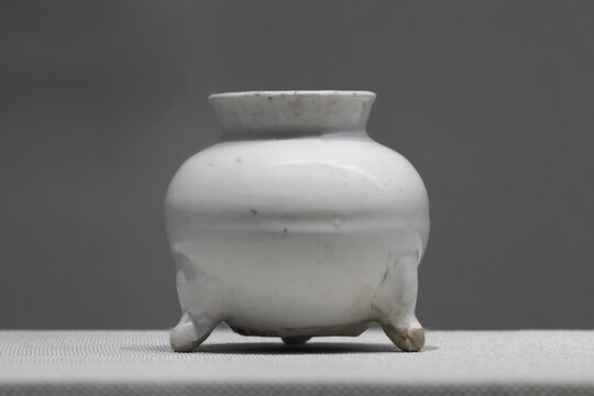 白釉炉