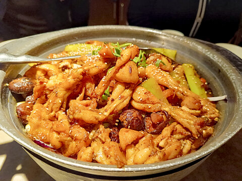 铁锅牛蛙