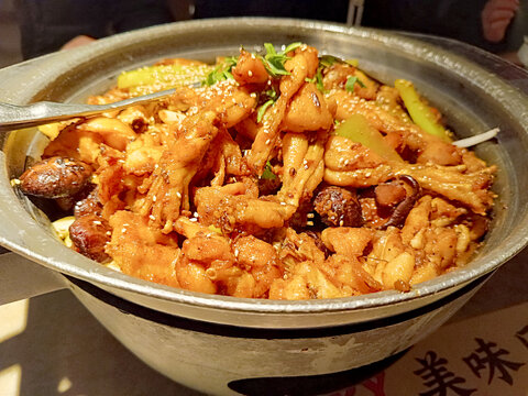 铁锅牛蛙
