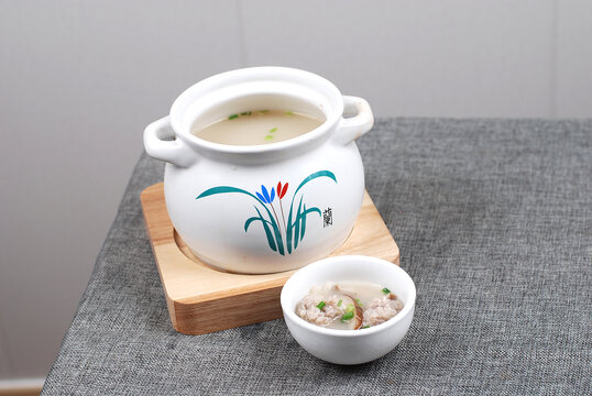 菌菇煲肉圆