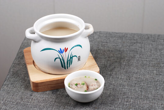 菌菇煲肉圆