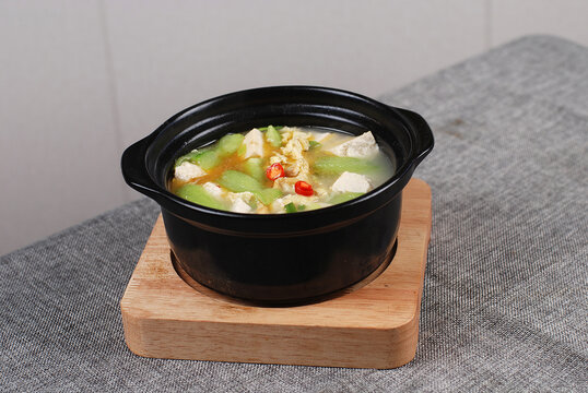 砂锅丝瓜炖豆腐