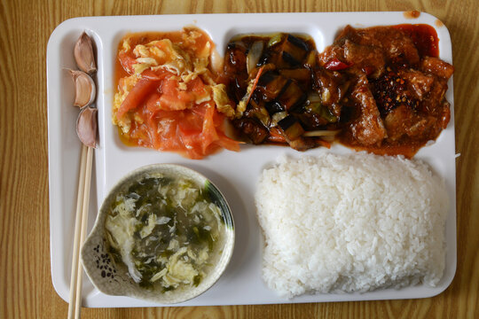 快餐盒饭