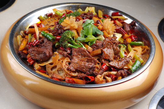 干锅牛肉一锅香