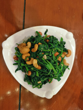 果仁菠菜