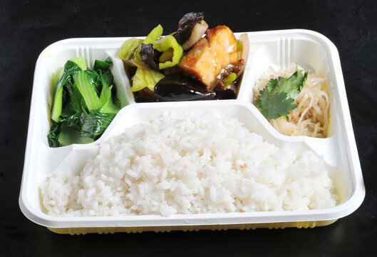 红烧肉盒饭
