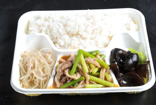 京酱肉丝盒饭