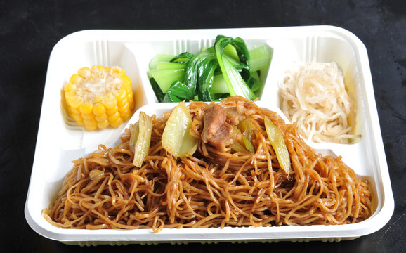 卤面盒饭